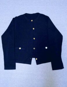 ネイビーのジャケット風カーディガン