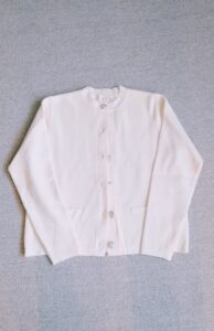 ホワイトのジャケット風カーディガン